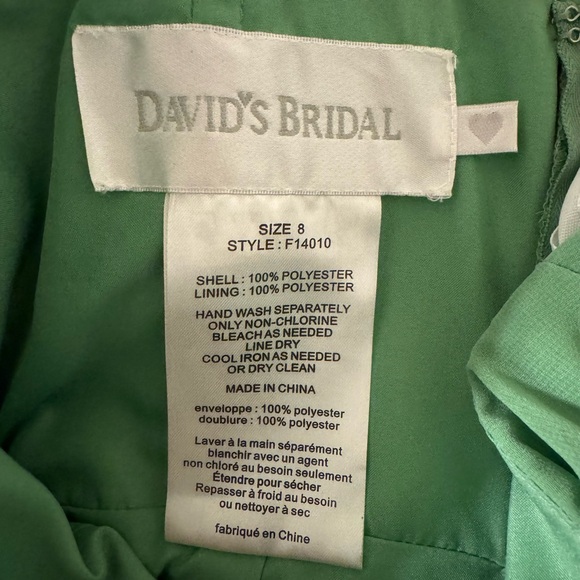 Elegant Green Midi Dress - Picture 2 of 3